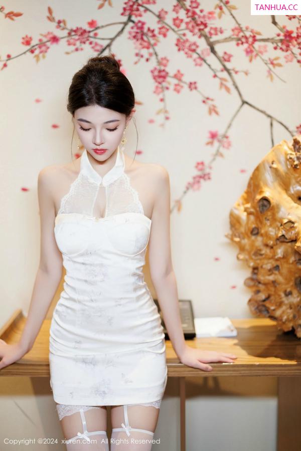   [XiuRen]高清写真图 2024.12.04 No.9548 初梦瑶 丝袜美腿第9张图片